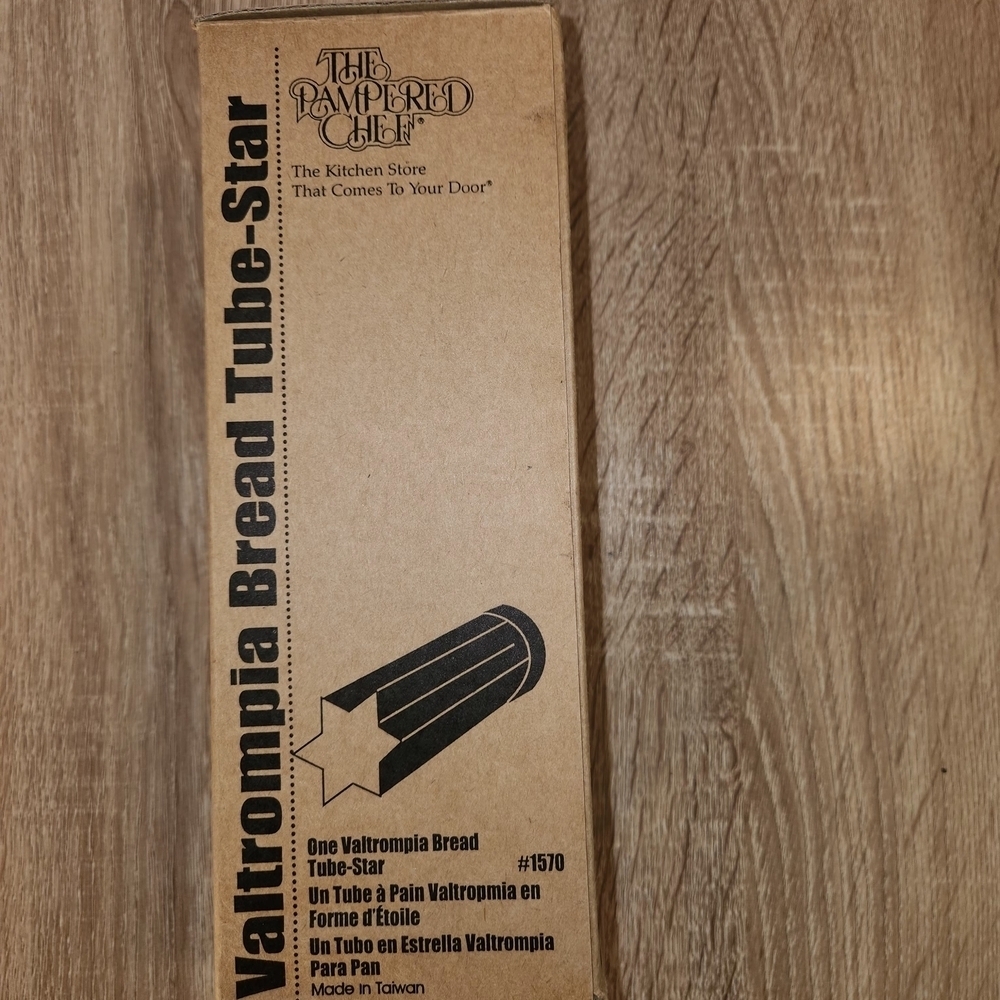 Pampered Chef Star Bread Tube - Black